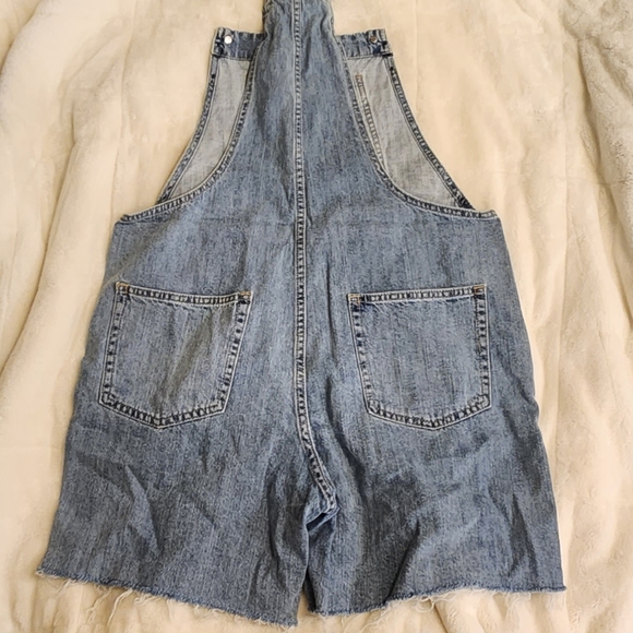 Gap overalls blue denim Medium 5" inseam - Picture 3 of 7